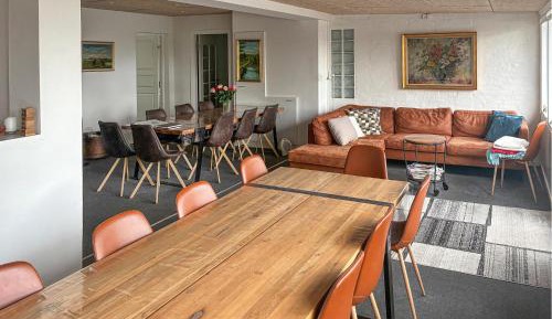 Seven-Bedroom Holiday Home
