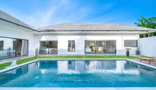 Villa with Garden View