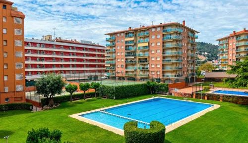 Apartment with Pool View 