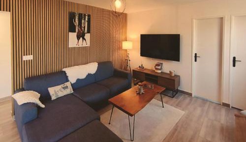 Apartment with Mountain View