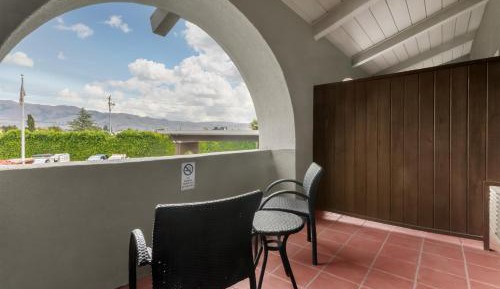 King Room with Balcony - Non-Smoking