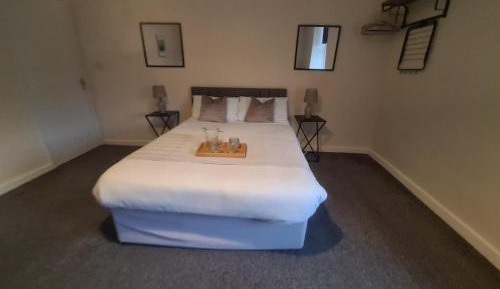 Apartment With Shared Bathroom