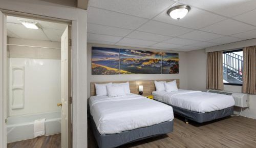 Queen Room with Two Queen Beds - Non-Smoking