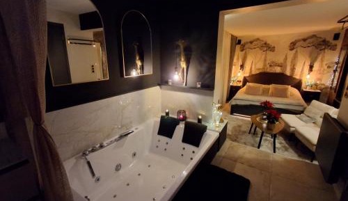 King Room with Spa Bath