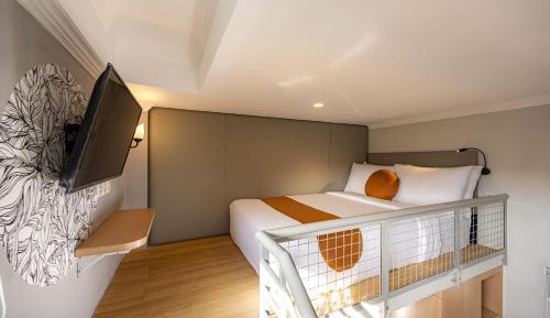  Premium Mezzanine Room