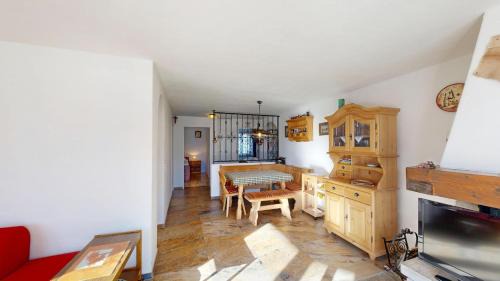 Apartment with Mountain View