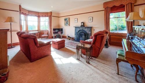 Five-Bedroom Holiday Home