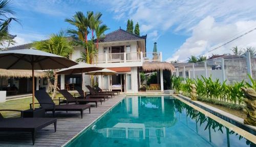 Villa with Garden View