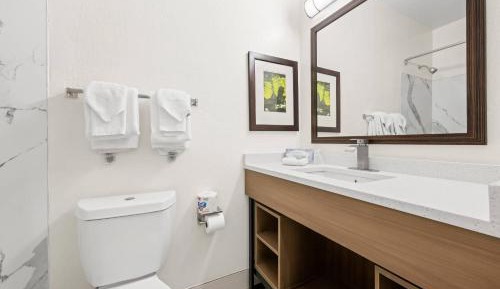 Queen Suite, Full Kitchen