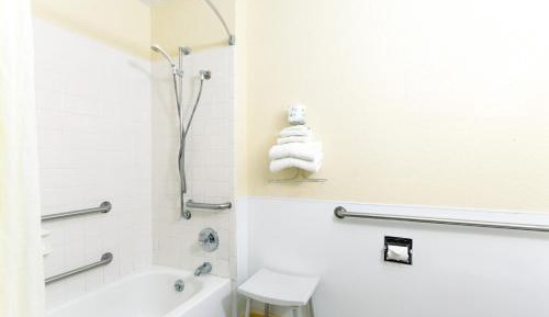 Queen Room with Bath Tub - Mobility/Hearing Accessible - Non-Smoking
