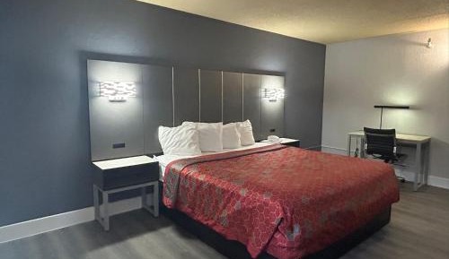 Deluxe Queen Room
