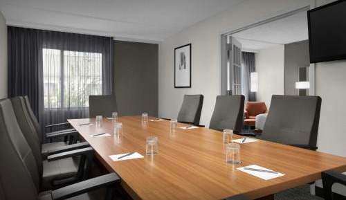 One-Bedroom King Suite with Conference Space - Hearing Accessible