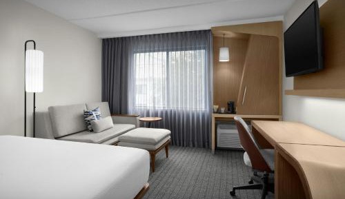 King Room with Bathtub and Sofa Bed - Mobility Access/Hearing Accessible