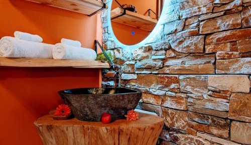 Studio with Spa Bath