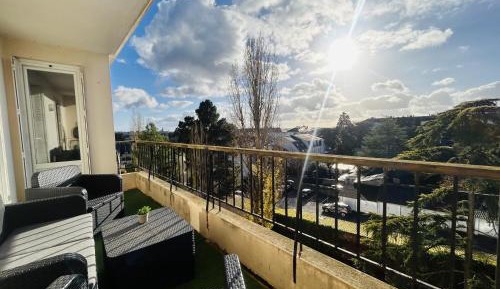 Four-Bedroom Apartment with Balcony 