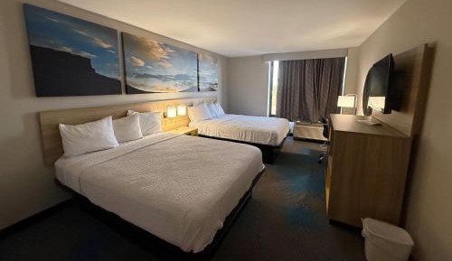 Queen Room with Two Queen Beds - Non-Smoking