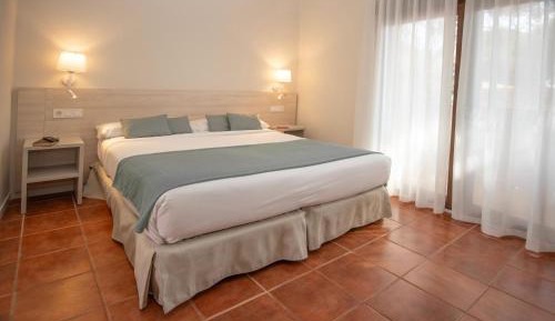 Premier Double Room (1 Adult)