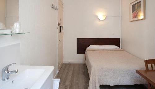 Budget Double Room with Shared Shower and Toilet