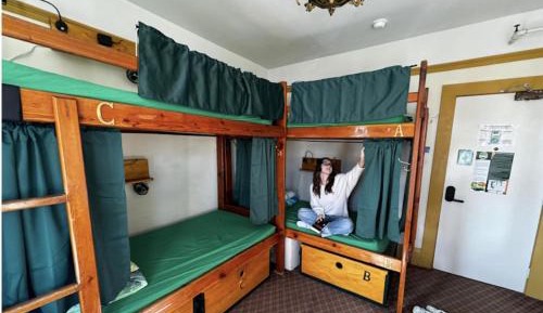 4-6 Bed Mixed Dormitory Room with Shared Bathroom