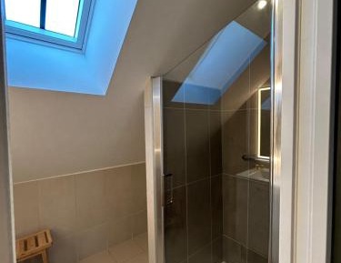 Deluxe Room (2 Adults + 1 Child)