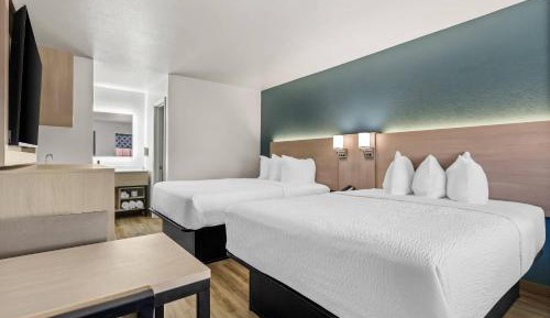Superior Efficiency Queen Room with Two Queen Beds - Non-Smoking