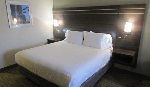 King Suite with Sofa Bed and Shower - Non-Smoking
