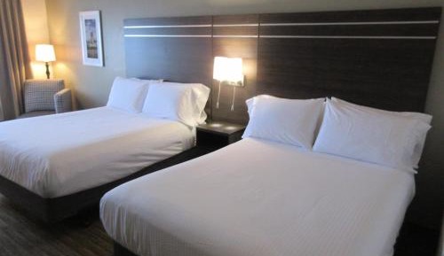Queen Room with Two Queen Beds and Shower - Non-Smoking