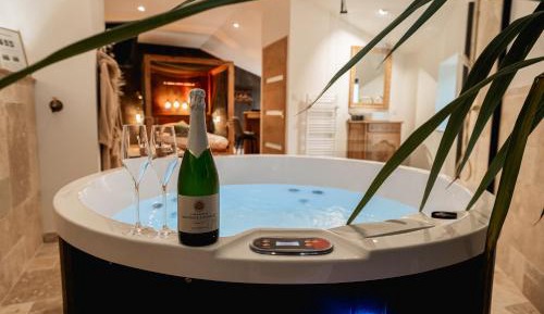 Studio with Spa Bath