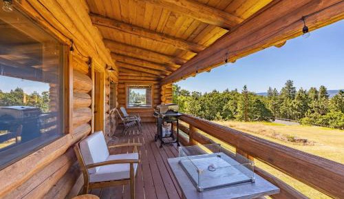 Three-Bedroom Vacation Home 