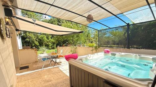 One-Bedroom Apartment with Garden