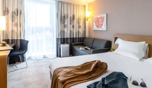 Deluxe Queen Room with Sofa