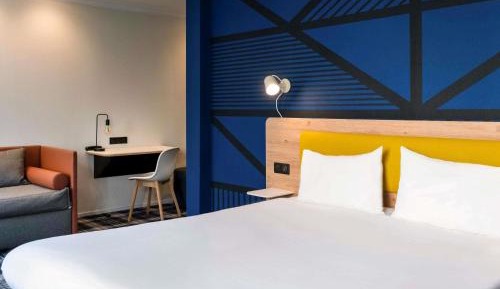 Standard Family Suite with One Double Bed and Twin Beds