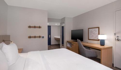 King Room with Mobility Accessible Tub