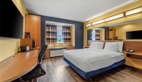 King Room with Bath Tub - Disability Access