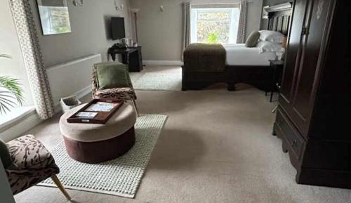 Large Double Room with River View 