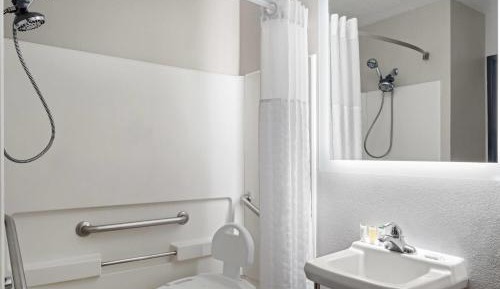 Queen Room - Disability Access/Non-Smoking