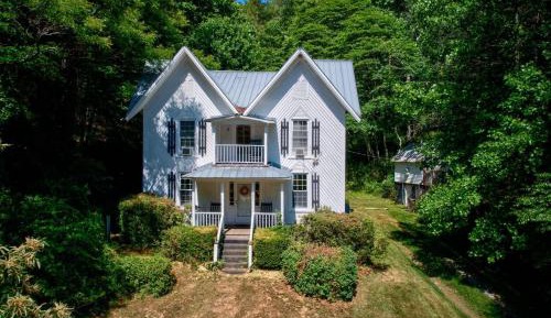 Three-Bedroom Vacation Home 