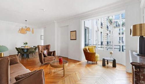Three-Bedroom Deluxe Apartment