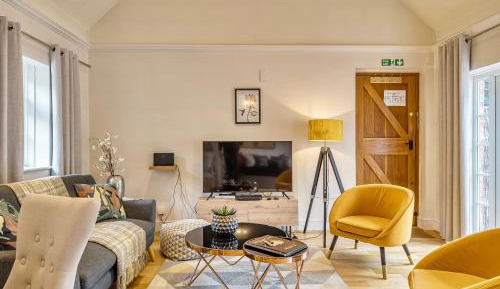 Two-Bedroom Apartment with Pool View