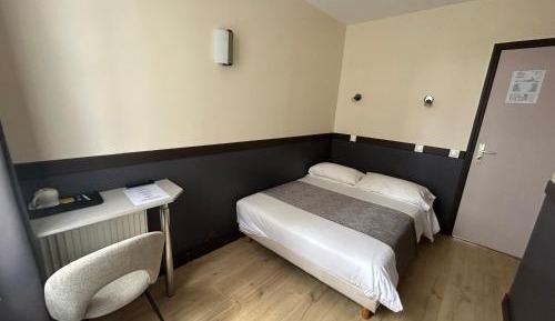 Standard Double Room with Shared Bathroom