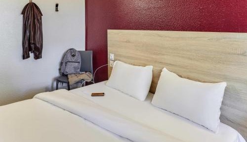 Tandem Room for Two Travelers