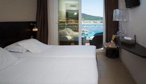 Suite with Sea View (4 Adults)