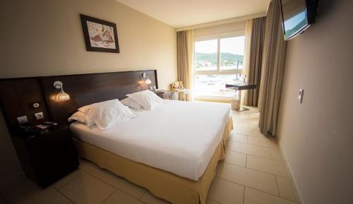 Family Room  (2 Adults + 2 Children) with Sea View