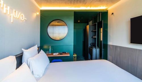 TRIBE Essential Room