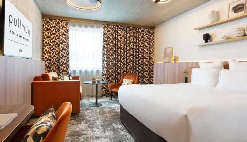 Executive Double Room with One Double Bed and One Sofa Bed