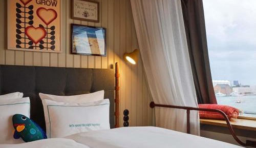 Large Room with Opera View