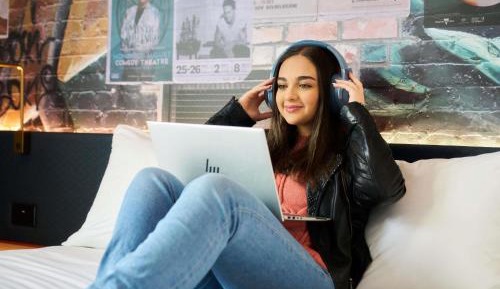 Deluxe King Room with Runway View