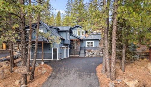 Five-Bedroom Holiday Home