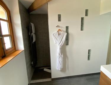 Deluxe Room (2 Adults + 1 Child)