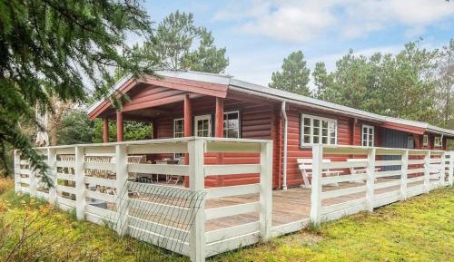 Three-Bedroom Vacation Home 